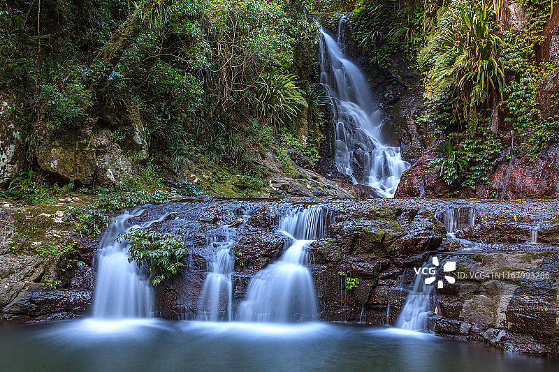 澳大利亚雷明顿国家公园的伊拉巴纳瀑布图片素材