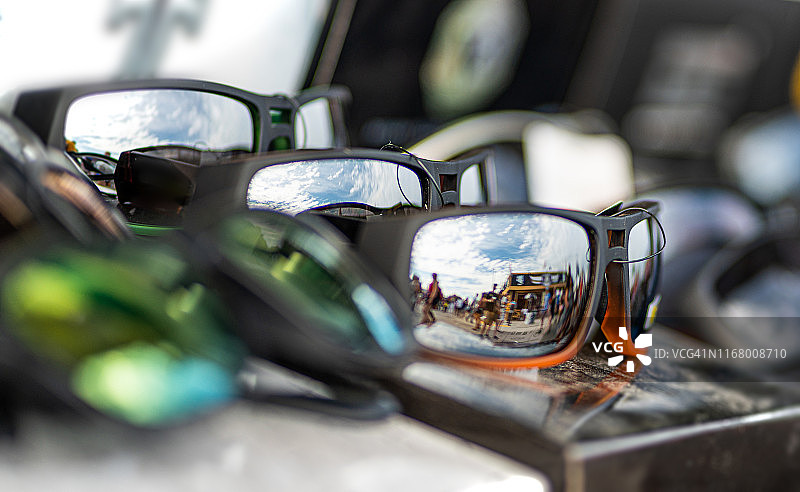 太阳镜倒影2图片素材