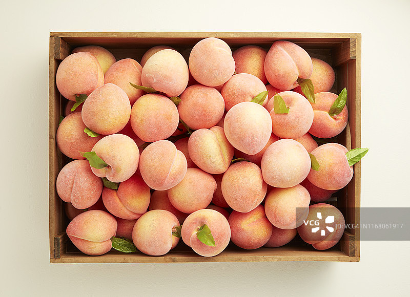 盒子里的桃子图片素材