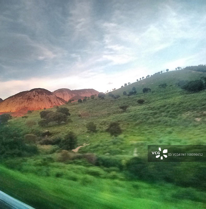 通往巴西沙帕达迪亚曼蒂纳国家公园的道路图片素材