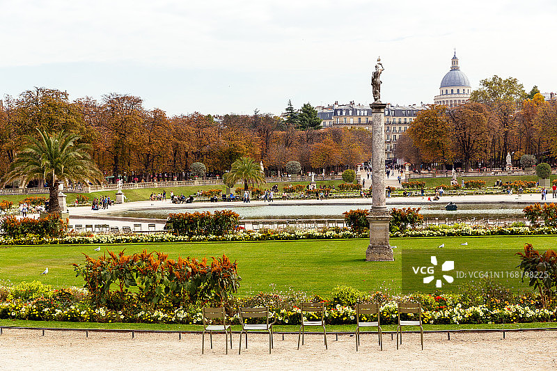法国巴黎秋天的卢森堡花园图片素材