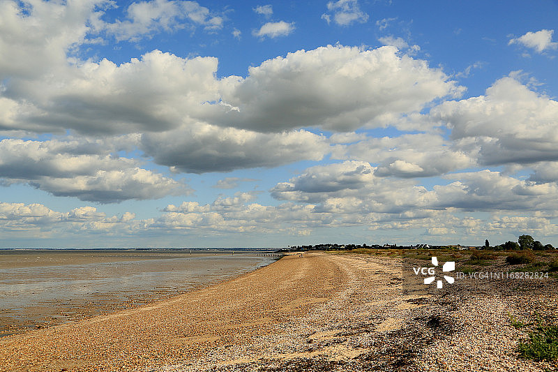 沃登海滩：眺望莱斯当和斯韦尔图片素材