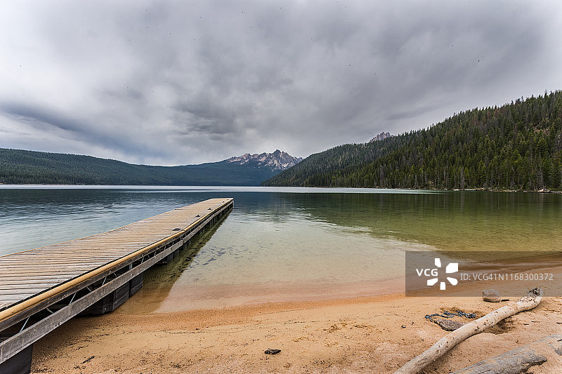 爱达荷州太阳谷附近红鱼湖的壮丽景色图片素材
