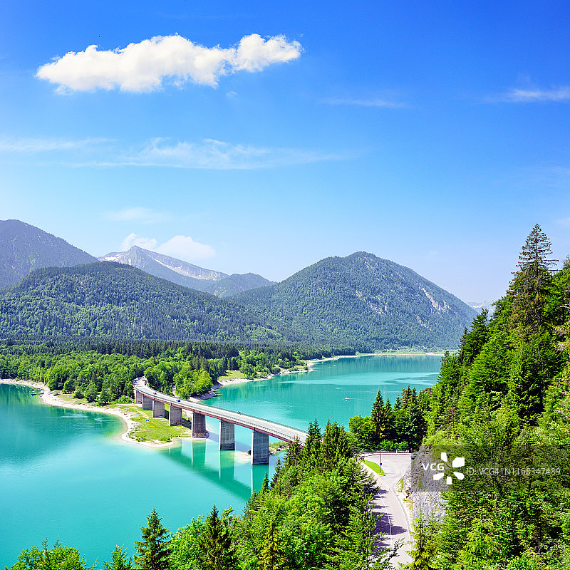 德国锡尔文施泰因湖上的桥图片素材