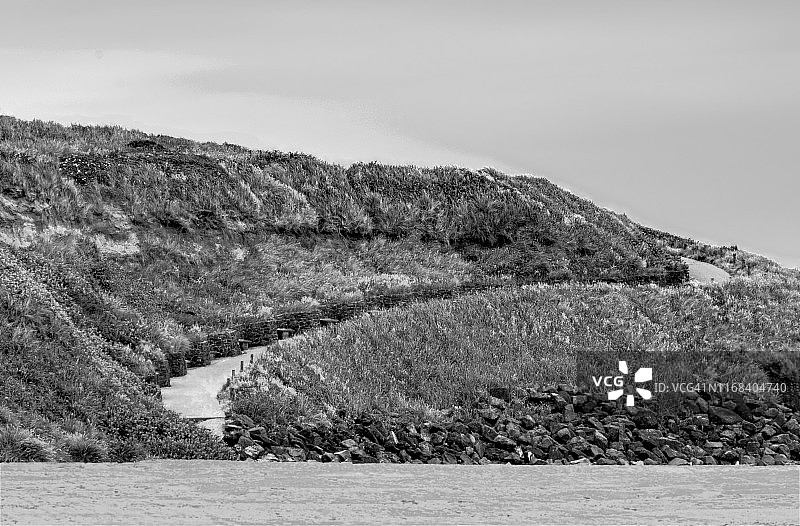 海滩上散步图片素材