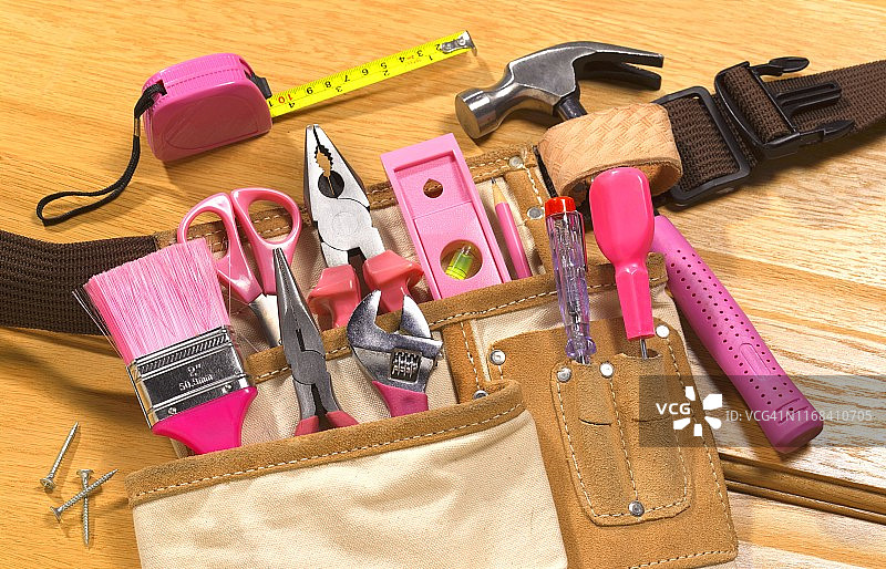 准备好维修工作的粉色工具腰带图片素材