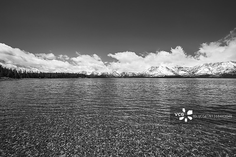 这是提顿山雪景，在提顿国家公园有美丽的天空。图片素材