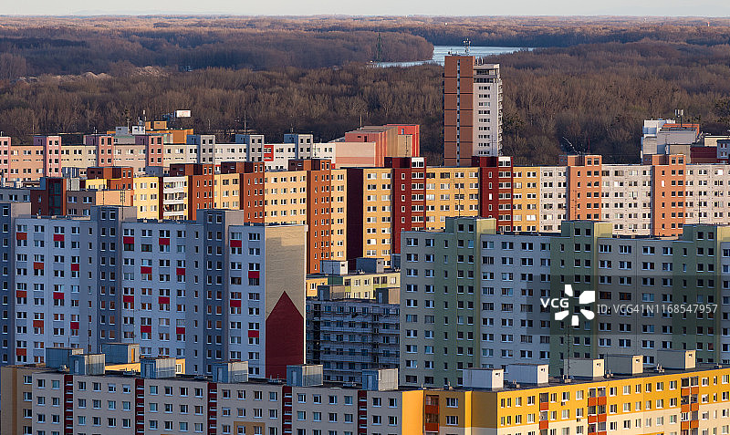 斯洛伐克布拉迪斯拉发Petrzalka的共产主义时代公寓楼图片素材