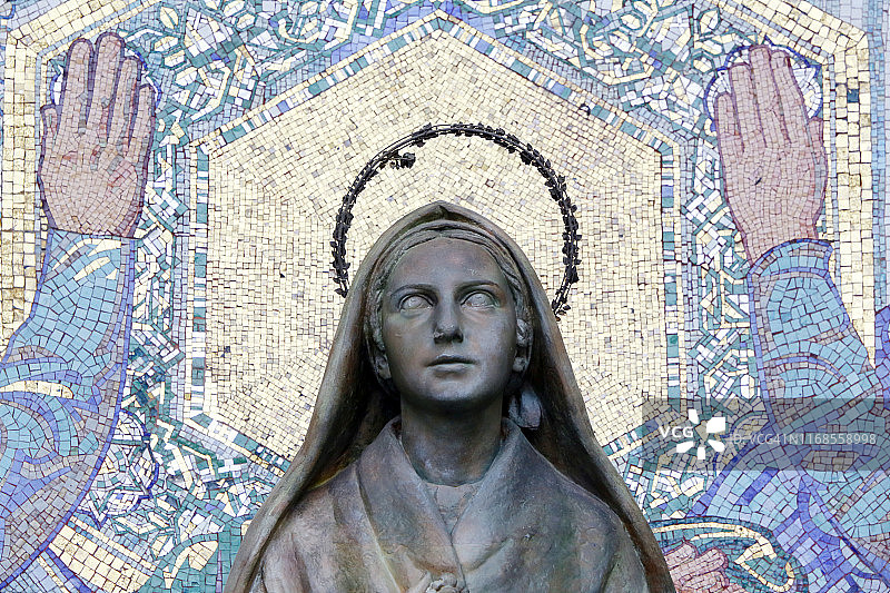 法国卢尔德玫瑰圣母大教堂图片素材