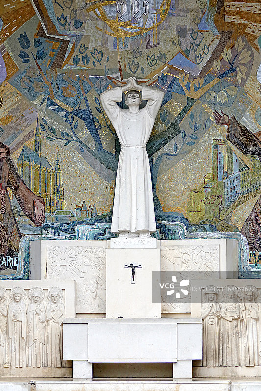 法国卢尔德玫瑰圣母大教堂图片素材