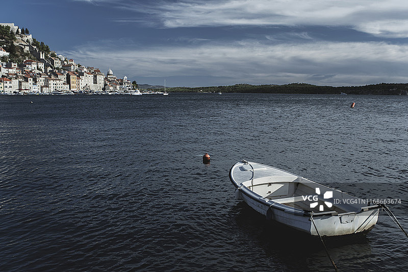 停泊的划艇图片素材