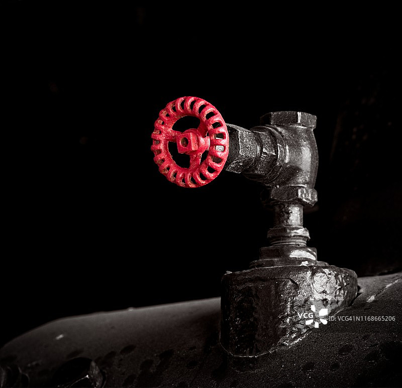 带红色手柄的开关阀门特写图片素材