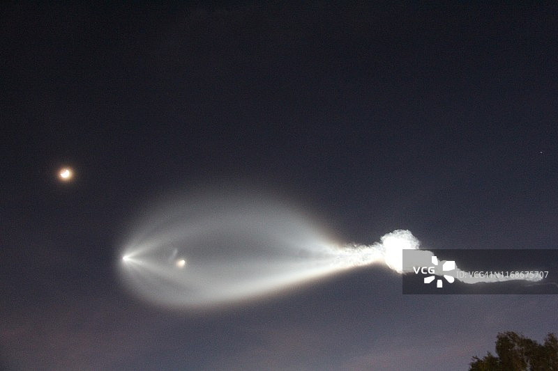 SpaceX公司猎鹰9号火箭图片素材