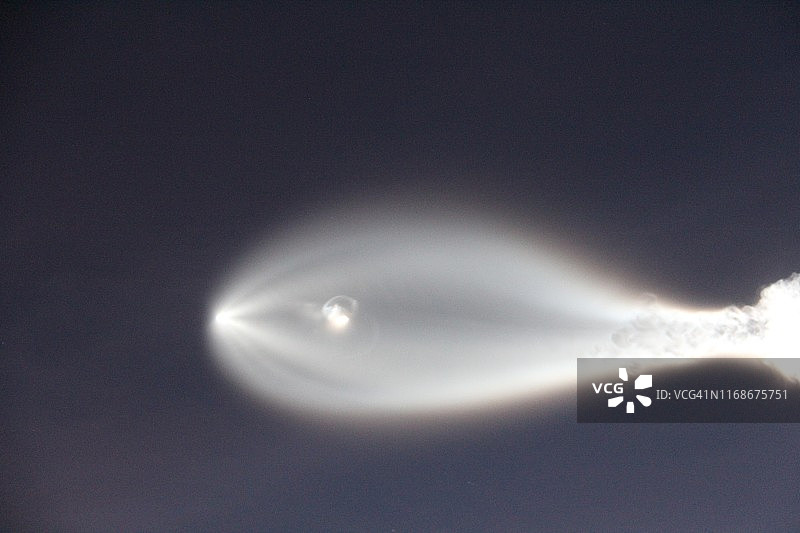 SpaceX公司猎鹰9号火箭图片素材