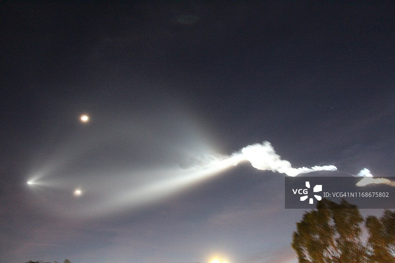 SpaceX公司猎鹰9号火箭图片素材