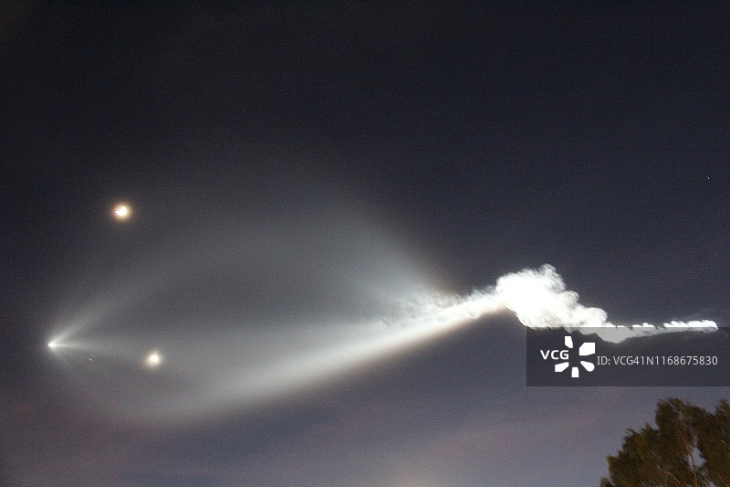 SpaceX公司猎鹰9号火箭图片素材