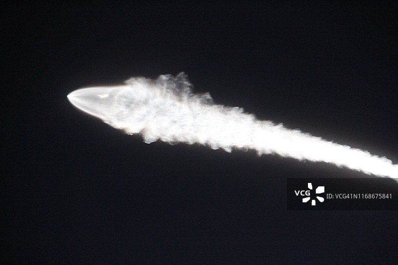 SpaceX公司猎鹰9号火箭图片素材