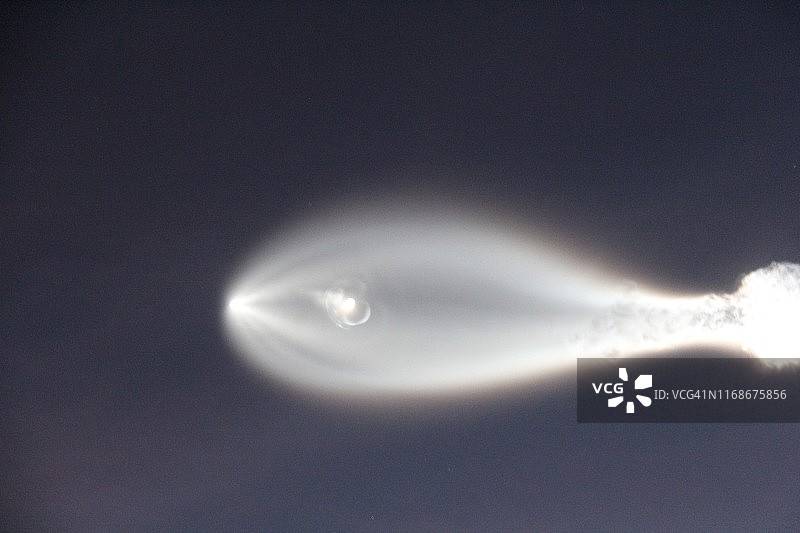 SpaceX公司猎鹰9号火箭图片素材