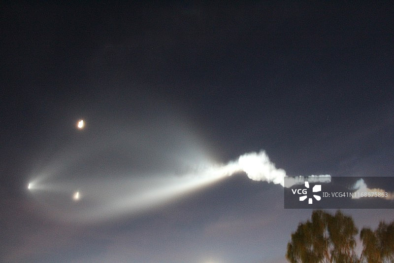 SpaceX公司猎鹰9号火箭图片素材