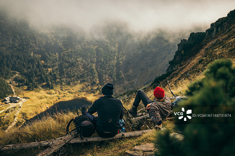 喀尔科诺谢山秋景：朋友们的旅行图片素材