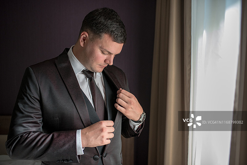 新郎准备和爱人结婚图片素材