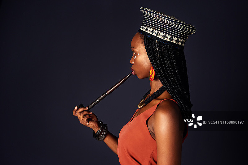 吸烟场景，包含仪式和休闲图片素材