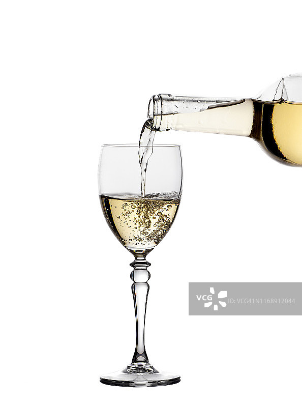 白色背景上的白葡萄酒杯和瓶图片素材