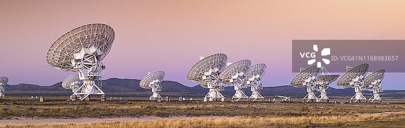 太空观测站射电望远镜全景图片素材