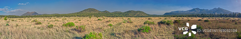 美国亚利桑那州日落火山口和旧金山峰图片素材