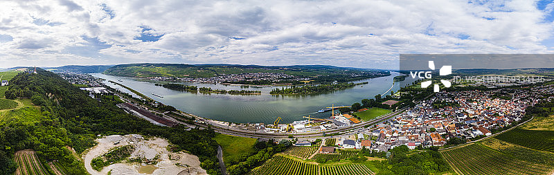 德国莱茵兰-普法尔茨州，宾根地区罗库斯山，航拍肯彭、吕德斯海姆图片素材