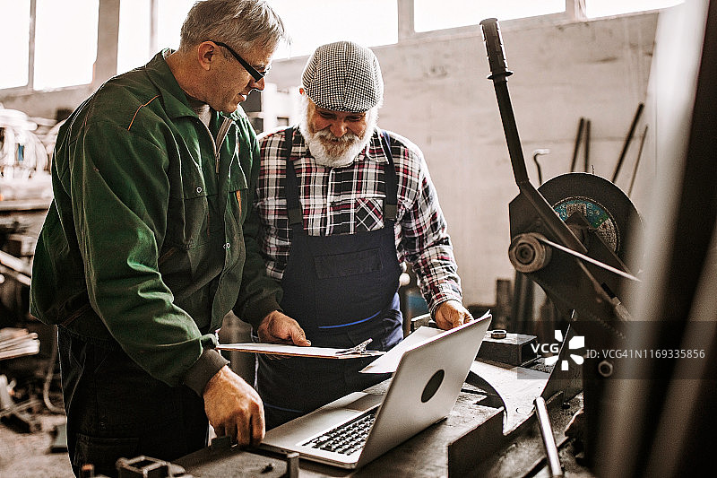 我们必须为数控机床制作程序图片素材