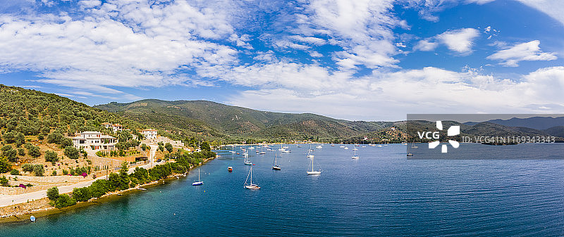 希腊米利纳海湾的爱琴海航拍图片素材
