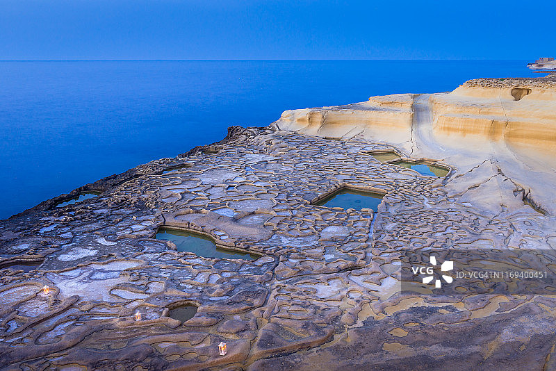 马耳他戈佐岛上的盐田或盐工图片素材
