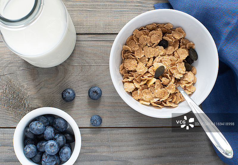 蓝莓香蕉麦片图片素材