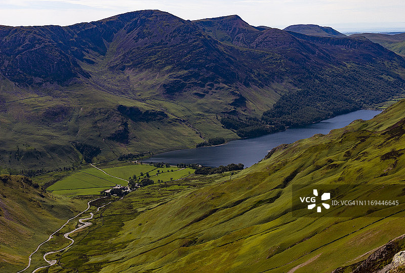 湖区巴特米尔湖的戴尔黑德山风光图片素材