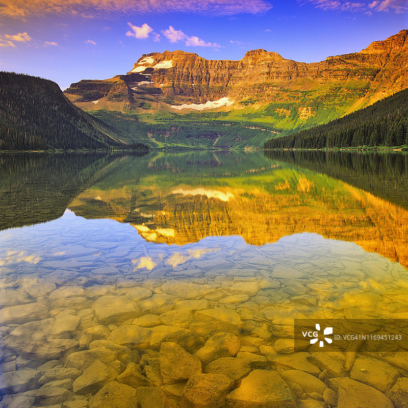 位于加拿大阿尔伯塔省的沃特顿国家公园图片素材