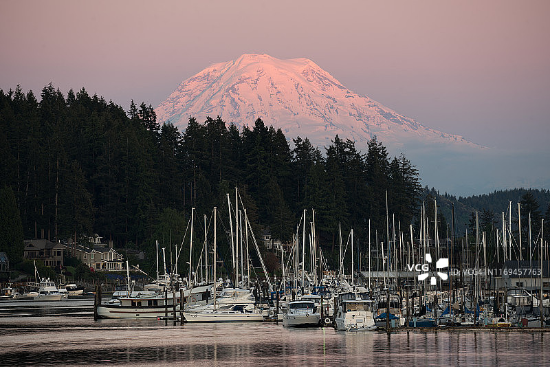 雷尼尔山日落图片素材