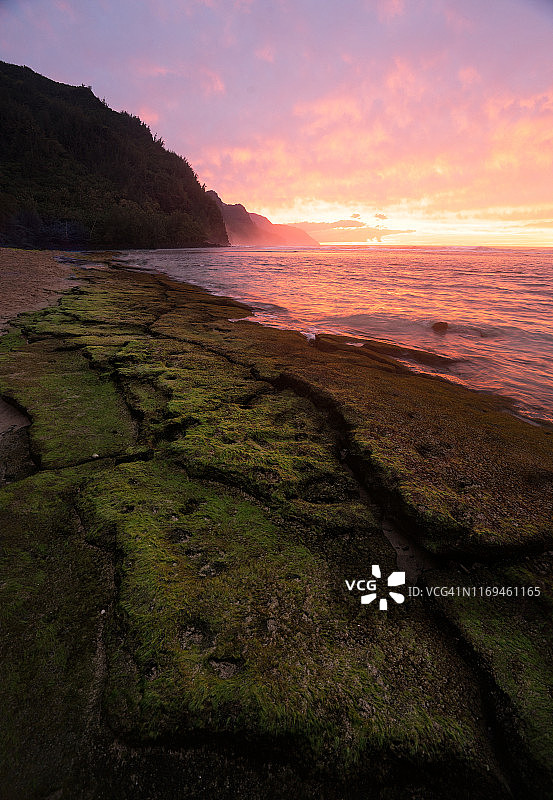 纳帕利海岸的夏威夷日落美景图片素材