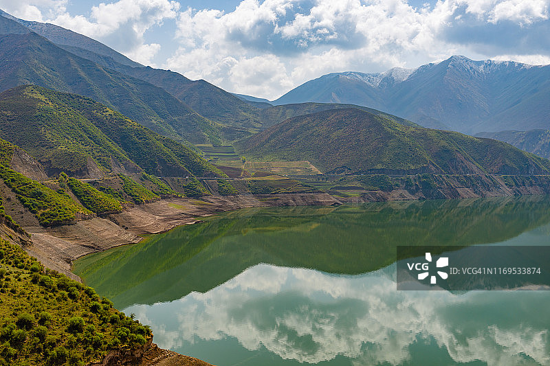 中国西宁附近水库大坝风光图片素材