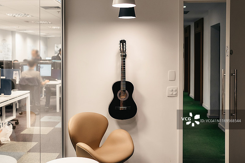 现代办公室休息室图片素材