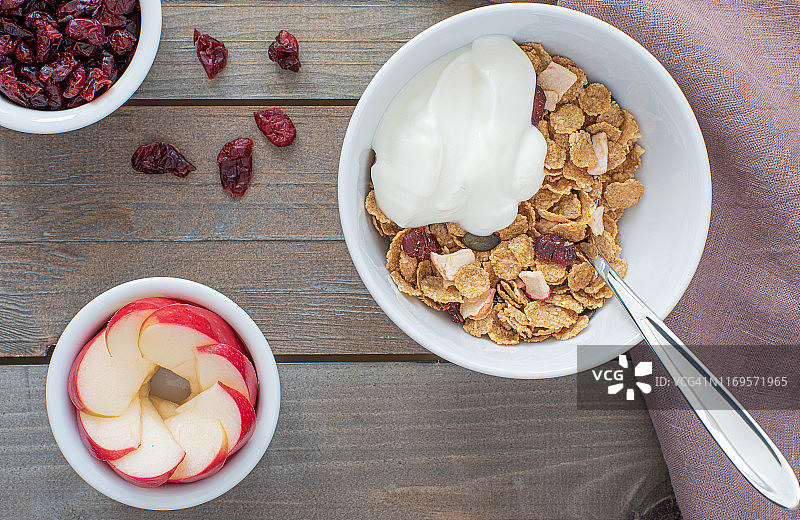 苹果蔓越莓麦片图片素材