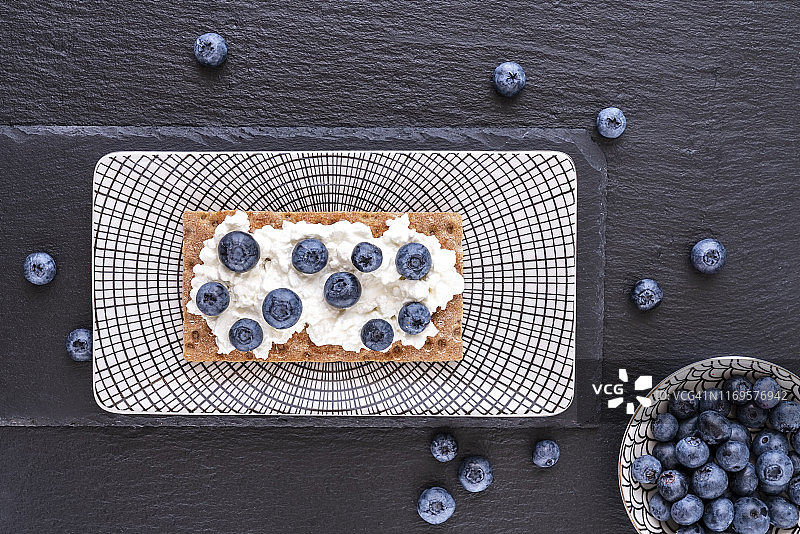 奶油奶酪蓝莓脆饼图片素材