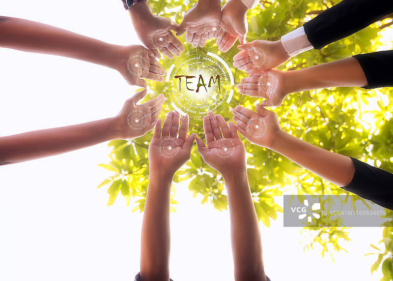团队合作，共筑成功，互助商业理念图片素材