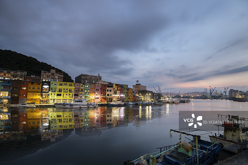 中国台湾基隆正滨渔港的彩色建筑图片素材