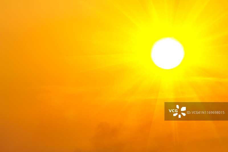 来自太阳和燃烧的全球变暖，热浪，气候变化图片素材