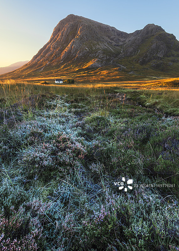 寒冷的日出，苏格兰高地埃蒂夫峡谷的布阿凯勒埃蒂夫莫尔山图片素材