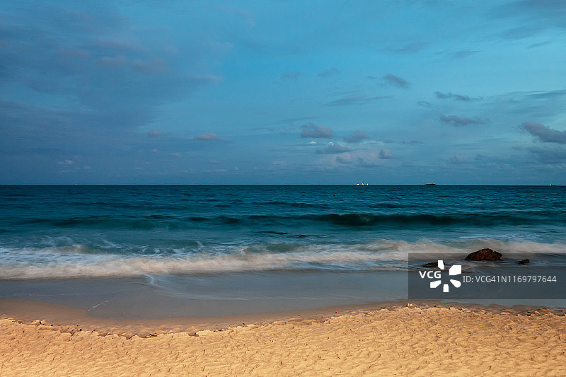 泰国沙美岛海滩和海岸线图片素材