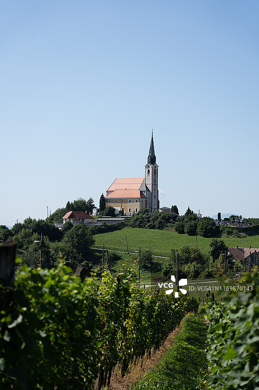 山丘上的教堂图片素材