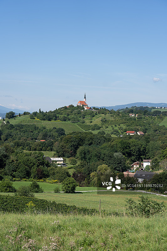 山丘上的教堂图片素材