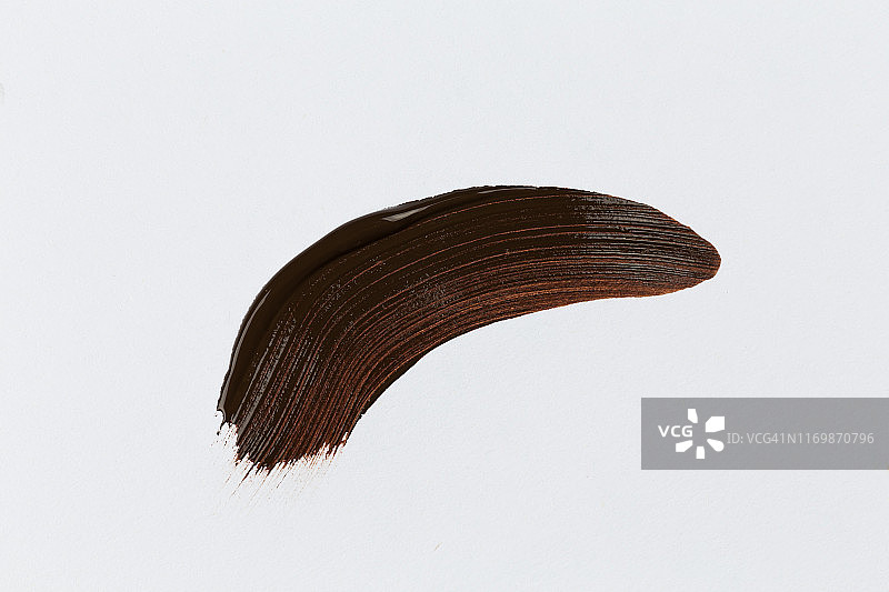 白色纸上棕色画笔笔触图片素材